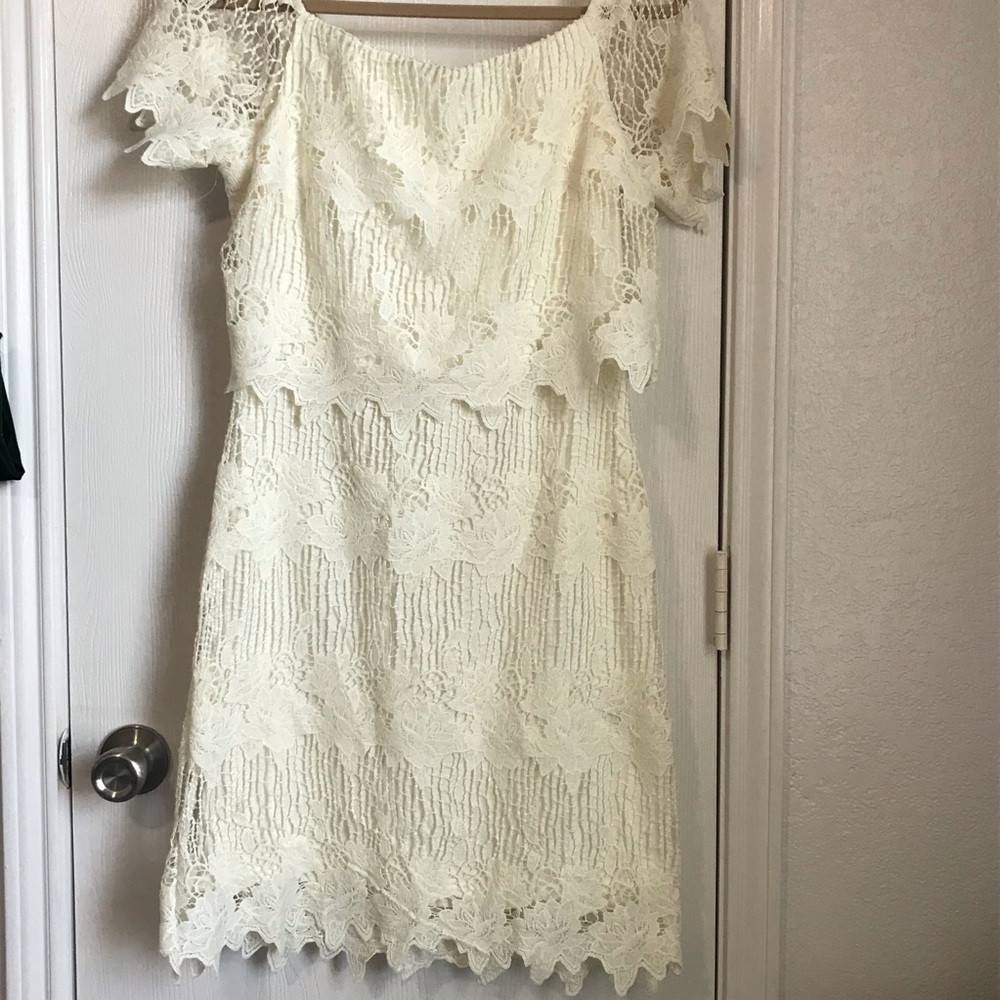 Gianni Bini off the shoulders lace dress
